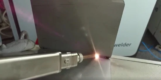 Soudeuse portative adaptée aux besoins du client de laser de la machine 1000W de soudure de rendement élevé